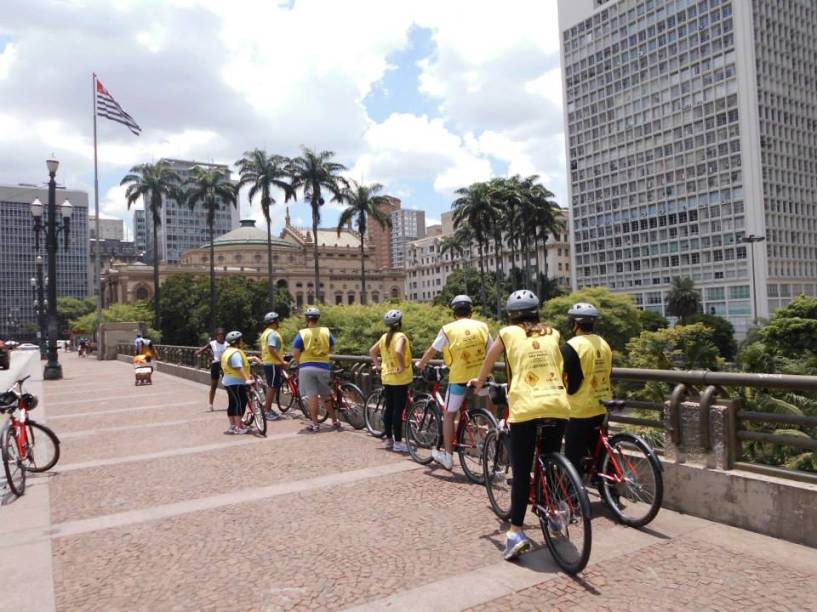 Bike Tour SP: passeio gratuito é feito por pontos turísticos da cidade Bike Tour SP: passeio gratuito é feito por pontos turísticos da cidade