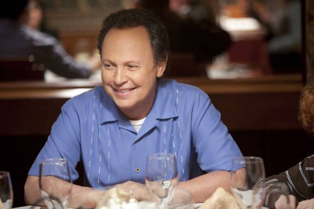 Billy Cristal é Artie Decker em Uma Família em Apuros: na difícil missão de cuidar dos netos Billy Cristal é Artie Decker em Uma Família em Apuros: na difícil missão de cuidar dos netos