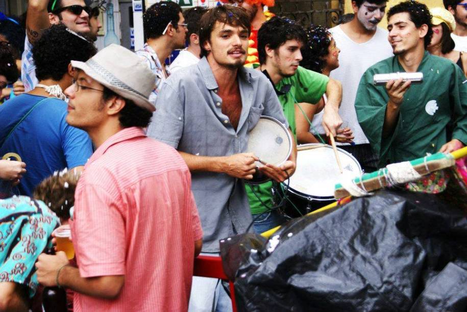 Bloco Acadêmicos da Cerca Frango