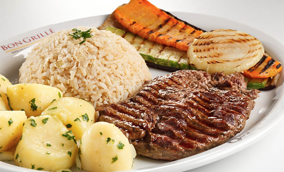 Baby beef com arroz integral, batata sautée e legumes grelhados