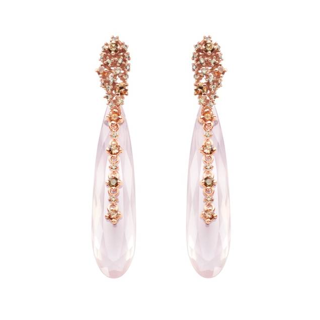 O brinco Antoniette foi de R$ 3690,00 para R$ 2583,00: ouro rosê, diamantes, andalusitas e quartzo rosa O brinco Antoniette foi de R$ 3690,00 para R$ 2583,00: ouro rosê, diamantes, andalusitas e quartzo rosa