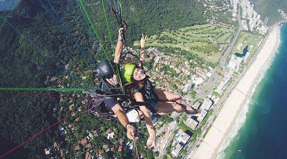 Com ou sem “pau de selfie”, famosos registram seus momentos na praia