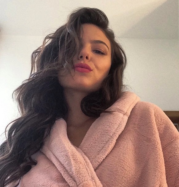 Os segredos do cabelão de Isis Valverde