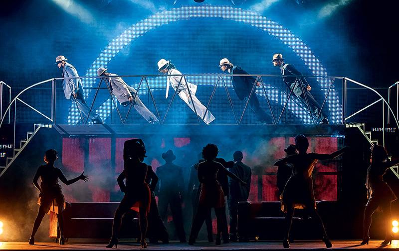 A coreografia de Smooth Criminal: trinta músicas no repertório A coreografia de Smooth Criminal: trinta músicas no repertório