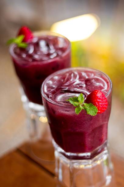 Drinque à base de açaí: com morango e vodca Drinque à base de açaí: com morango e vodca