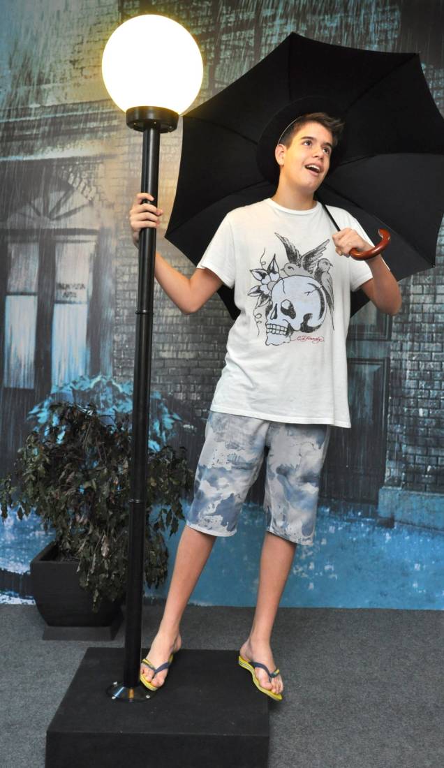 Cenário de Cantando na Chuva está disponível na Fnac Pinheiros Cenário de Cantando na Chuva está disponível na Fnac Pinheiros