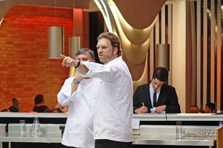 Cozinha Sob Pressão: chef Carlos Bertolazzi à beira de um ataque de nervos