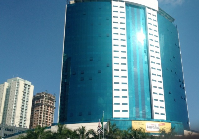 A fachada do shopping de decoração A fachada do shopping de decoração