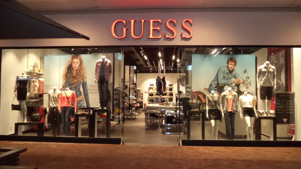 Guess abre primeiro outlet no Brasil