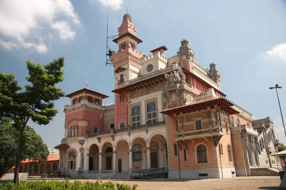 Palácio das Indústrias, onde funciona o Catavento Cultural