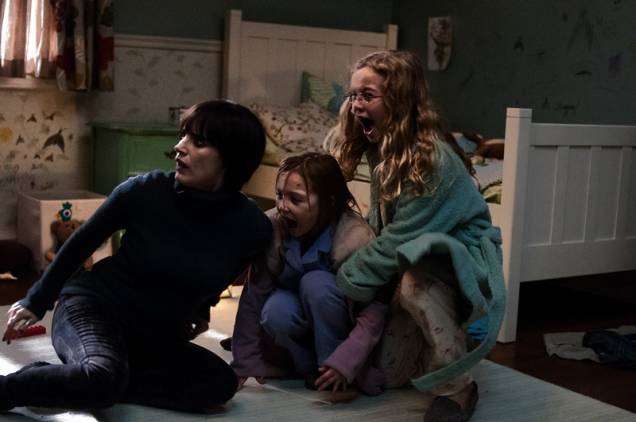 Mama: coisas estranhas começam a acontecer na casa Mama: coisas estranhas começam a acontecer na casa