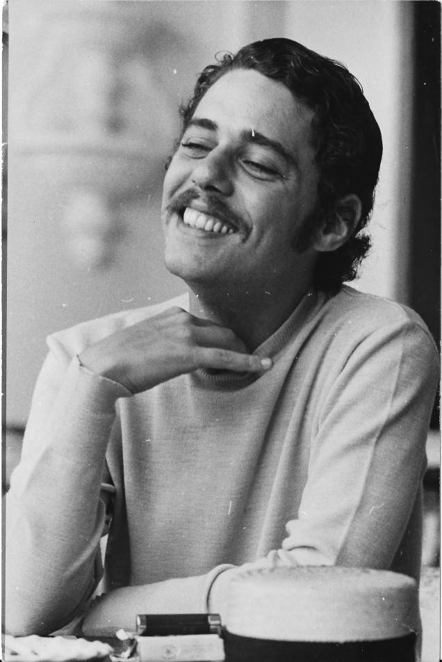 O compositor Chico Buarque O compositor Chico Buarque