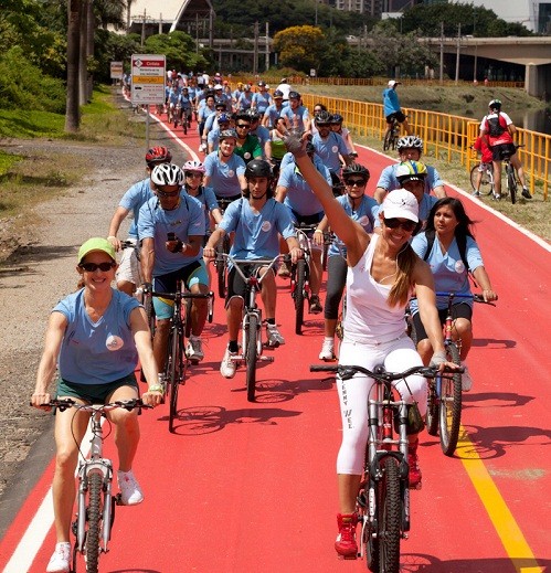 Pedalada reúne mais de 200 ciclistas na ciclovia Rio Pinheiros