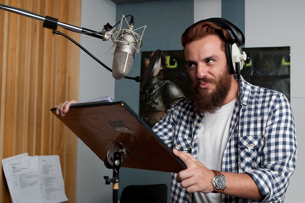 Qual personagem Rodrigo Lombardi dubla em Como Treinar seu Dragão 2?