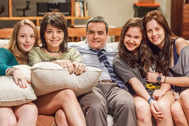 Confissões de Adolescente - Filme: Cassio Gabus Mendes junto de Malu, Bella, Clara e Sophia, graça e romantismo Confissões de Adolescente - Filme: Cassio Gabus Mendes junto de Malu, Bella, Clara e Sophia, graça e romantismo