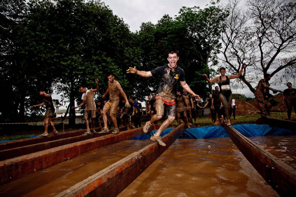 Dicas para se dar bem nas corridas de obstáculos, a nova moda entre os fortões
