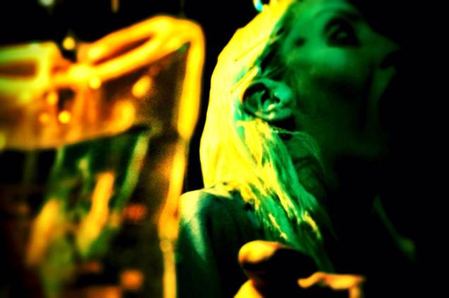 Martins: projeções em vídeo completam a narrativa Martins: projeções em vídeo completam a narrativa