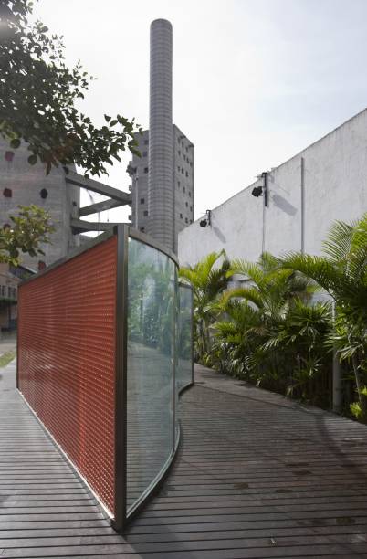 Dan Graham, Orange Grid Conjoined with 2-Way Mirror Curve Beach Cabana, 2013