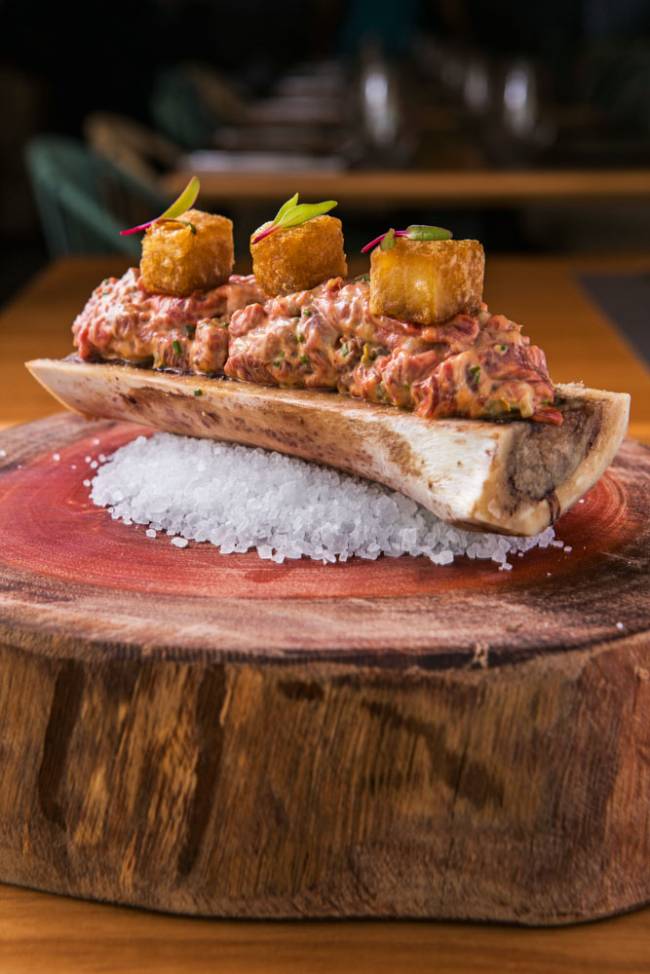 Steak tartare com tutano _ Tanit _ restaurante/gastronomia Steak tartare com tutano do Tanit, (Foto: Ricardo D'angelo)