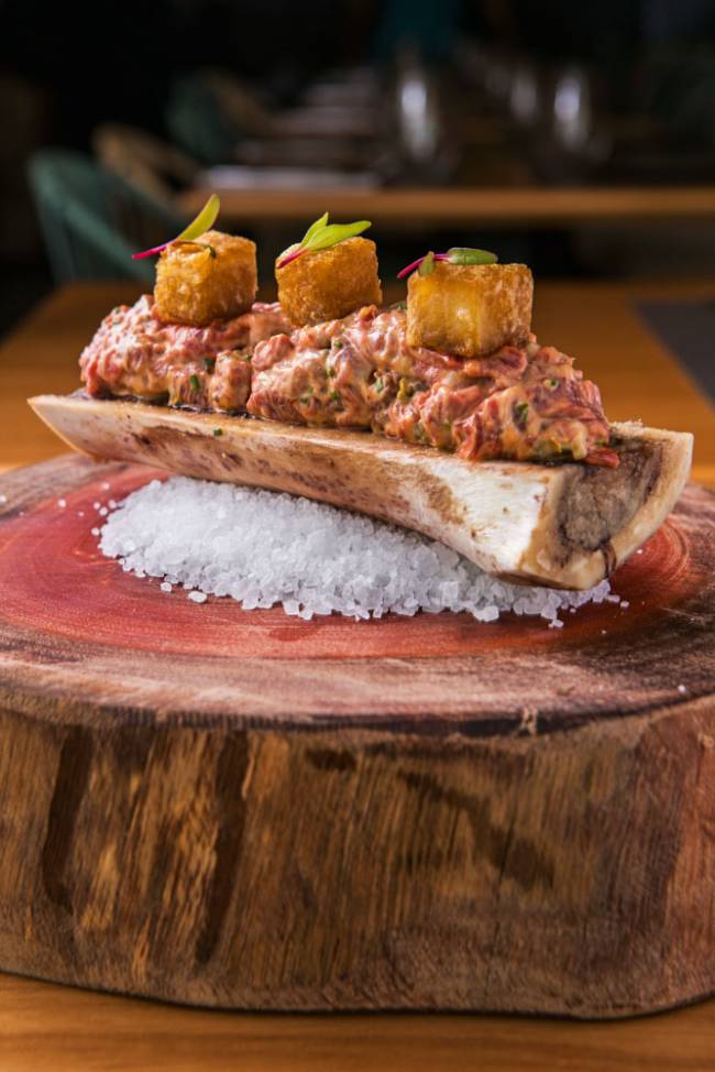 Steak tartare com tutano do Tanit, (Foto: Ricardo D'angelo)