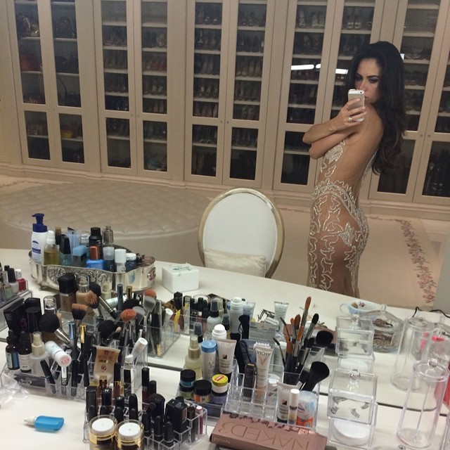 Daniela Albuquerque prepara festa de aniversário em sua mansão, a maior do Brasil