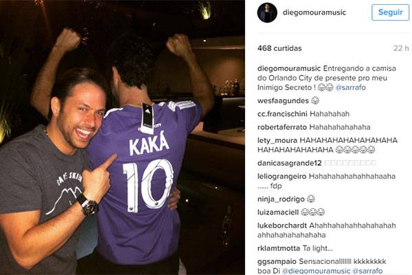 Namorado de Carol Celico ganha presente em ‘inimigo secreto’ que lembra Kaká
