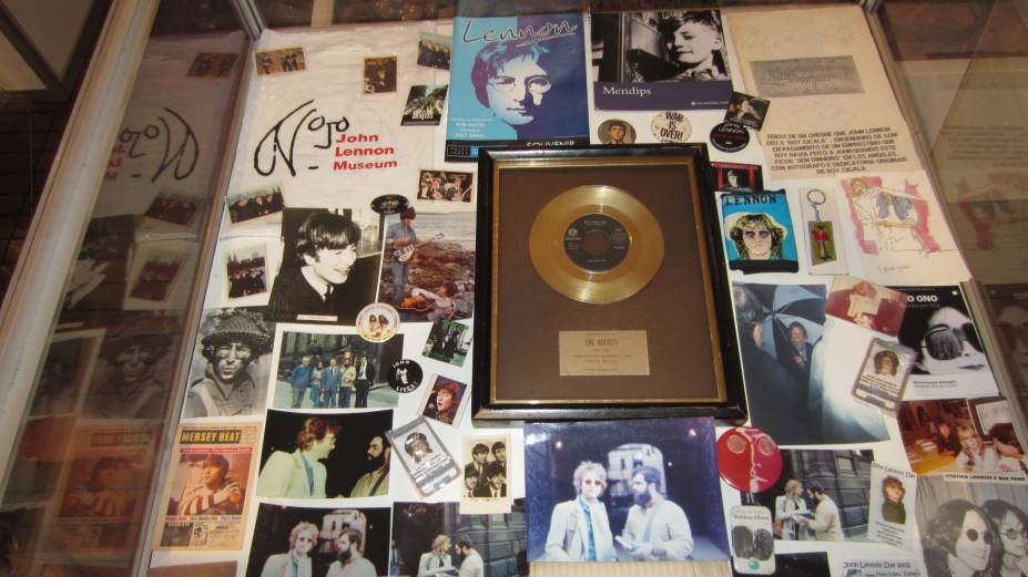 Disco de ouro da musica <em>She Loves You</em> Disco de ouro da musica <em>She Loves You</em>