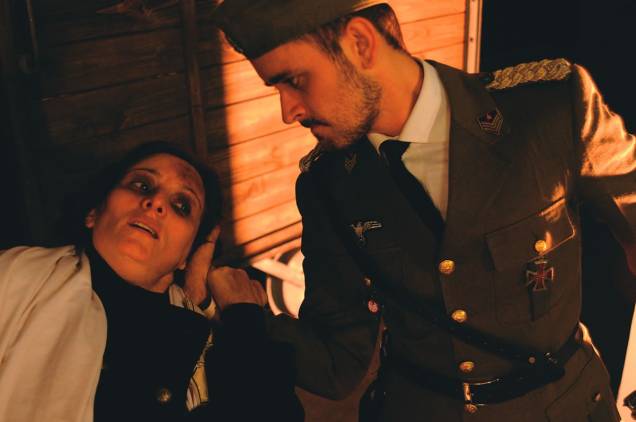 Patricia Pichamone e Fábio Redkowicz encenam As Troianas — Vozes da Guerra Patricia Pichamone e Fábio Redkowicz encenam As Troianas — Vozes da Guerra