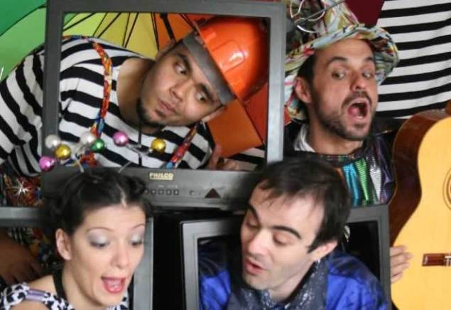 E Agora, João?: peça apresenta cenas embaladas por músicas compostas por Marcelo Villas Boas E Agora, João?: peça apresenta cenas embaladas por músicas compostas por Marcelo Villas Boas