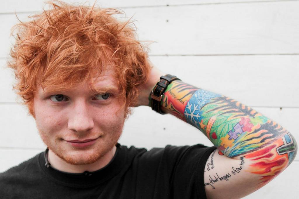 10 vezes que Ed Sheeran transformou sua música favorita em uma baladinha pop acústica