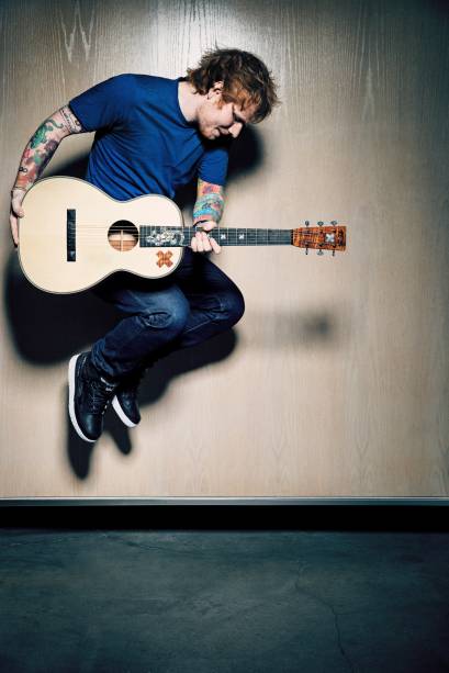 O cantor e compositor passa pela cidade para divulgar o segundo disco, X (2014) O cantor e compositor passa pela cidade para divulgar o segundo disco, X (2014)