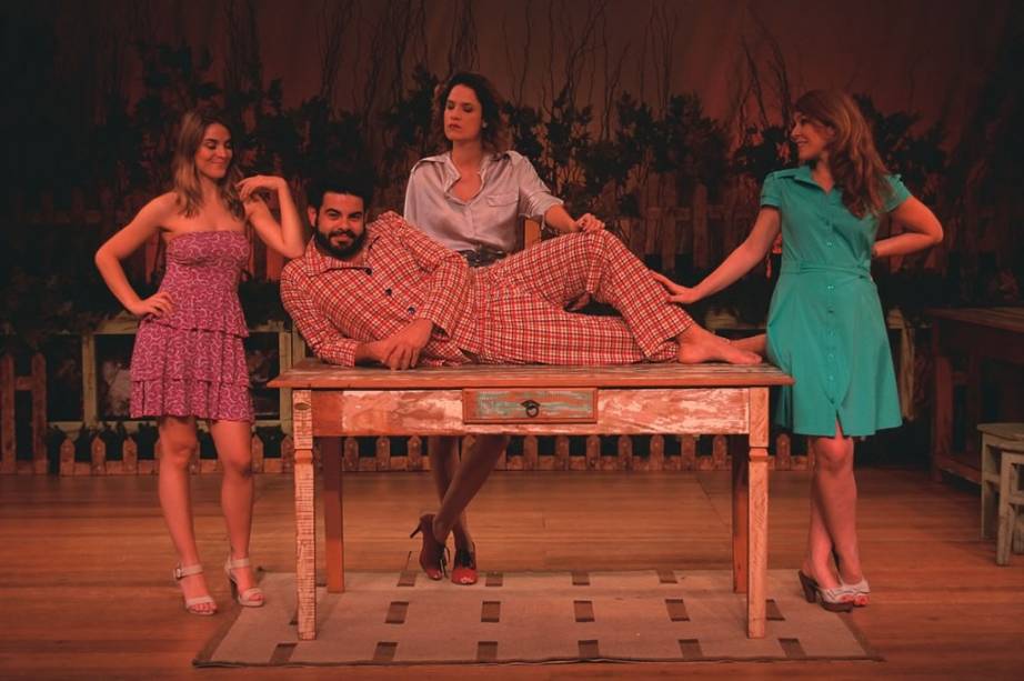 Bruna Thedy, Eduardo Reyes, Einat Falbel e Larissa Eberhardt apresentam Enquanto Isso... Bruna Thedy, Eduardo Reyes, Einat Falbel e Larissa Eberhardt apresentam Enquanto Isso...