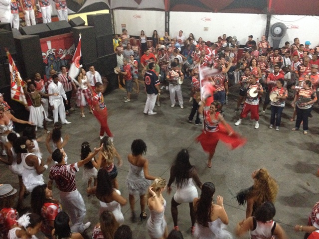 Dragões da Real: ensaios no galpão Dragões da Real: ensaios no galpão