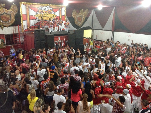 Dragões da Real: enredo com referências da cultura POP, como E.T., Topo Gigio e Xuxa Dragões da Real: enredo com referências da cultura POP, como E.T., Topo Gigio e Xuxa