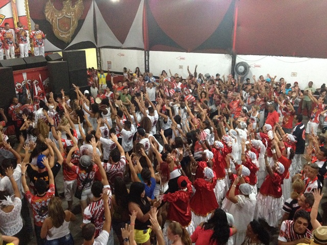 Dragões da Real: fantasias disponíveis variam entre R$ 200,00 e R$ 300,00 Dragões da Real: fantasias disponíveis variam entre R$ 200,00 e R$ 300,00