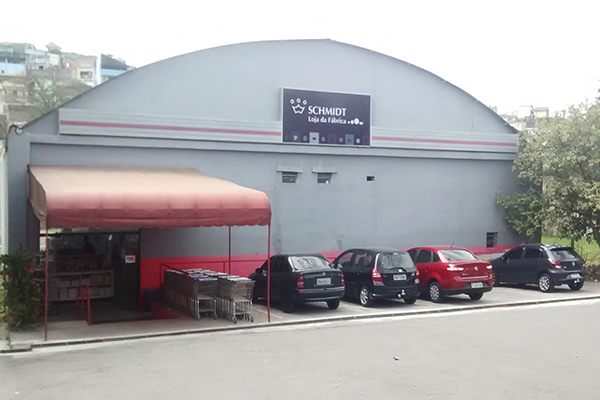 Loja de fábrica das porcelanas Schmidt oferece preços mais baixos