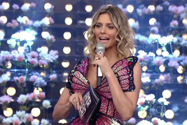 Fernanda Lima faz pergunta constrangedora para mãe na TV e momento vira piada na web