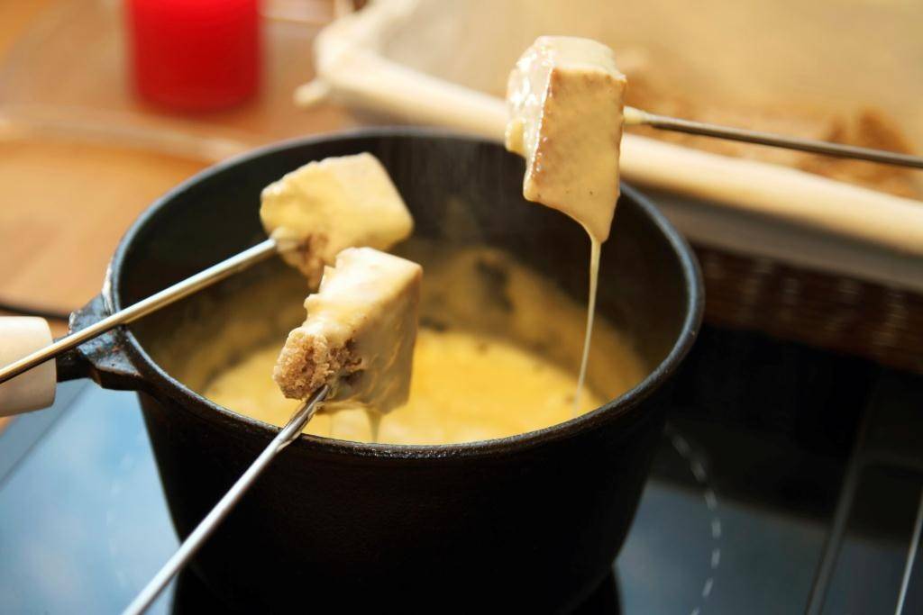 Como comer fondue sem brigar com a balança
