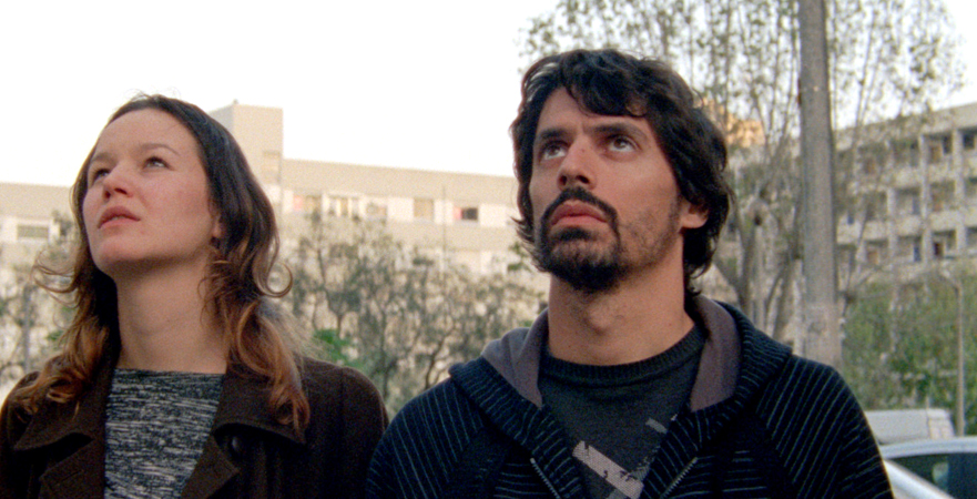 Giulia Gam e os bonecos: narração eloquente em "Pedro e o Lobo" Giulia Gam e os bonecos: narração eloquente em "Pedro e o Lobo"