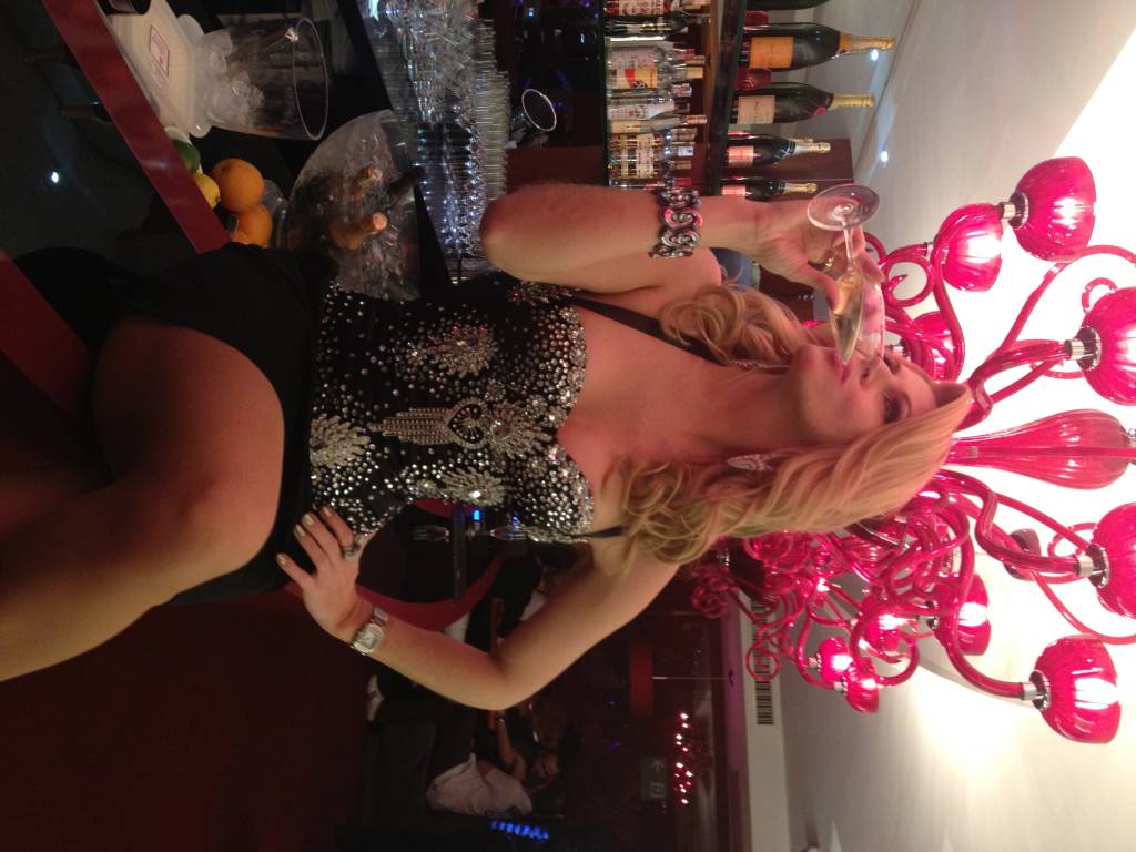 Mulheres ricas, morram de inveja da minha festa