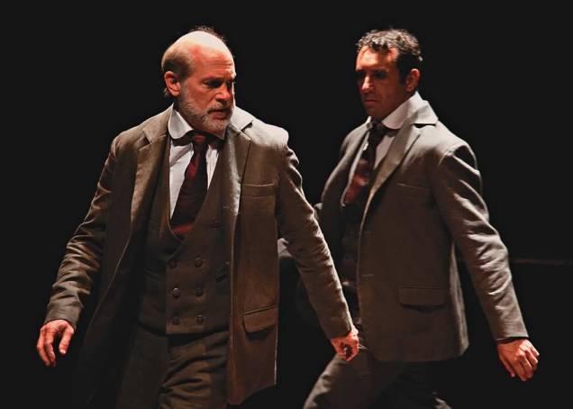 Os atores Rafael Steinhauser e Fábio Takeo: cena muda Os atores Rafael Steinhauser e Fábio Takeo: cena muda