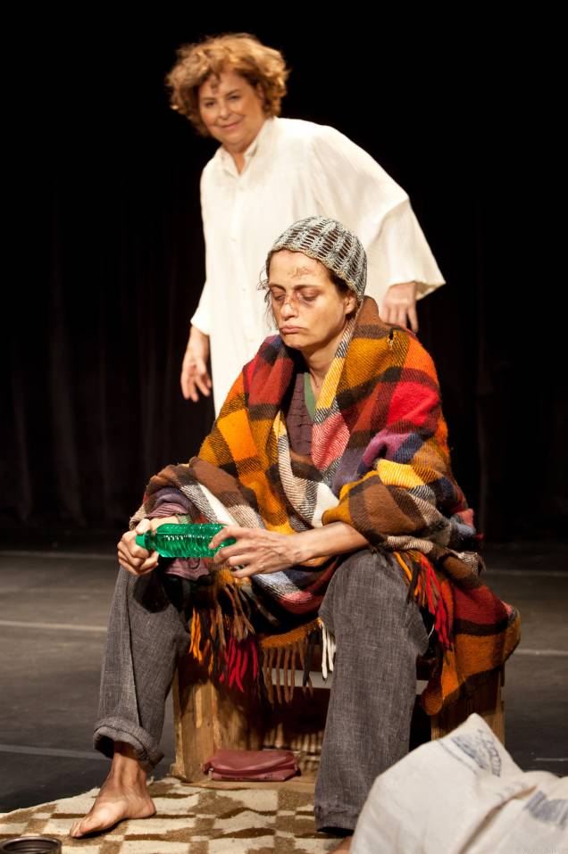 Cláudia Mello e Denise Fraga em cena da comédia<em> Chorinho</em> Cláudia Mello e Denise Fraga em cena da comédia<em> Chorinho</em>