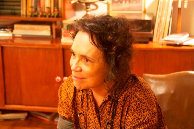Regina Duarte como Gloria Polk, uma escritora decadente e amarga Regina Duarte como Gloria Polk, uma escritora decadente e amarga