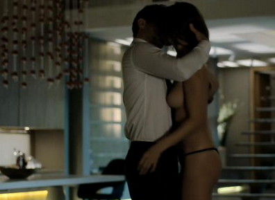 Cenas de nudez de Rodrigo Lombardi e Alessandra Ambrósio em ‘Verdades Secretas’ provocam polêmica na web