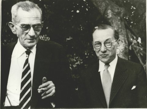 Conversas de Graciliano Ramos: o escritor ao lado do pintor Cândido Portinari em 1952 Conversas de Graciliano Ramos: o escritor ao lado do pintor Cândido Portinari em 1952