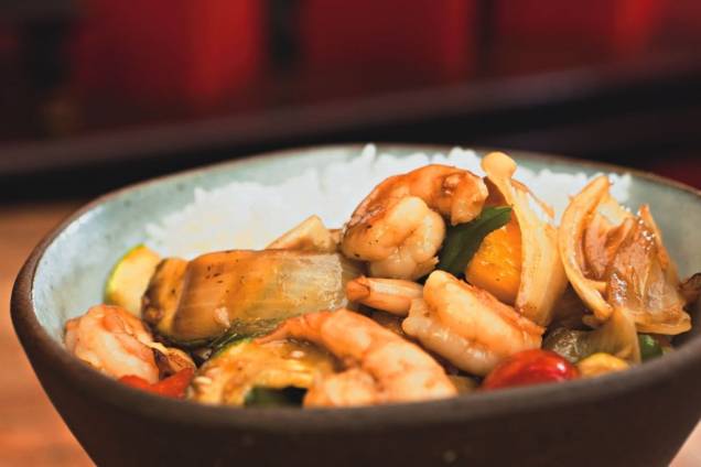 Camarão ao gengibre e curry: pedida do bufê asiático Camarão ao gengibre e curry: pedida do bufê asiático