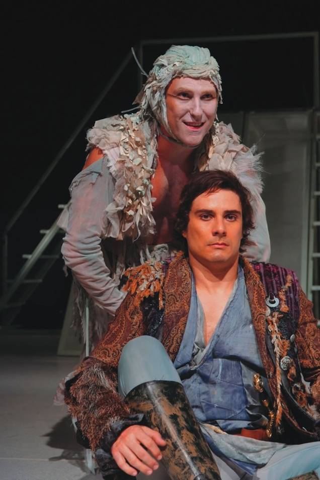 Paulo Goulart Filho e Sérgio Abreu na comédia A Tempestade, de William Shakespeare Paulo Goulart Filho e Sérgio Abreu na comédia A Tempestade, de William Shakespeare