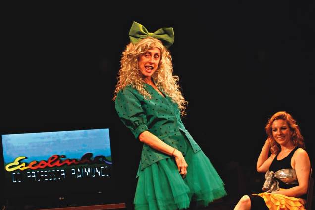 A Vingança do Espelho: a História de Zezé Macedo, com Betty Gofman e Marta Paret A Vingança do Espelho: a História de Zezé Macedo, com Betty Gofman e Marta Paret