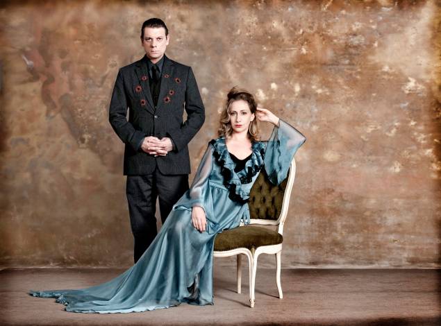 Marcello Airoldi e Fabiana Gugli em cena de Huis Clos (Entre Quatro Paredes) Marcello Airoldi e Fabiana Gugli em cena de Huis Clos (Entre Quatro Paredes)