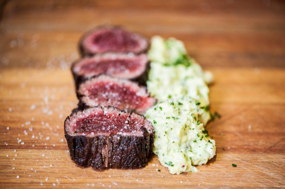 Rosbife com salada de batatas: sugestão da chef Janaina Rueda